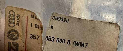 Halter Volkswagen Emblem Passat B3 / 357853612A